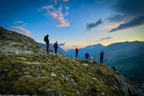 Randonnée nocturne au clair de lune vers le col de Jazzilücke