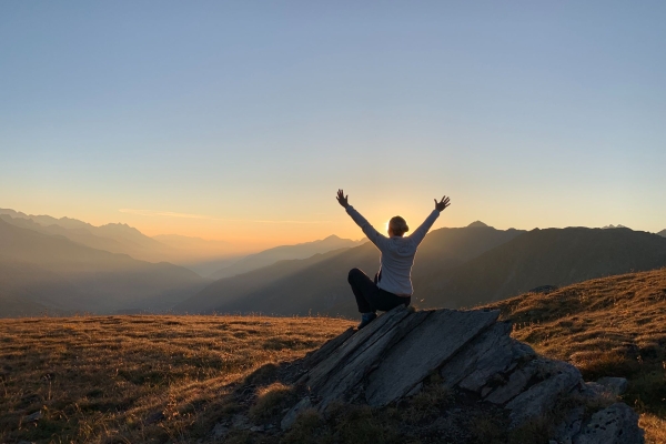 Sommerabendwanderung hoch über dem Brünigpass
